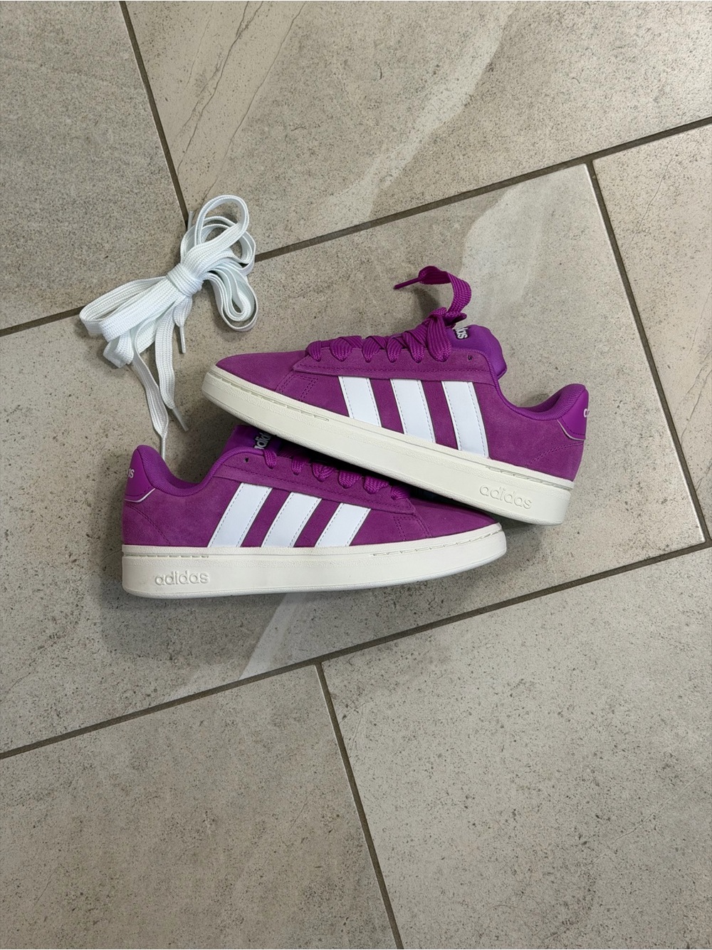 NWT/NWB Women’s 8- adidas Grand Court Alpha 00 Purple Suede / White Stripes